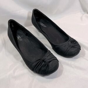 Seychelles Chic Black Knot Ballet Wedge